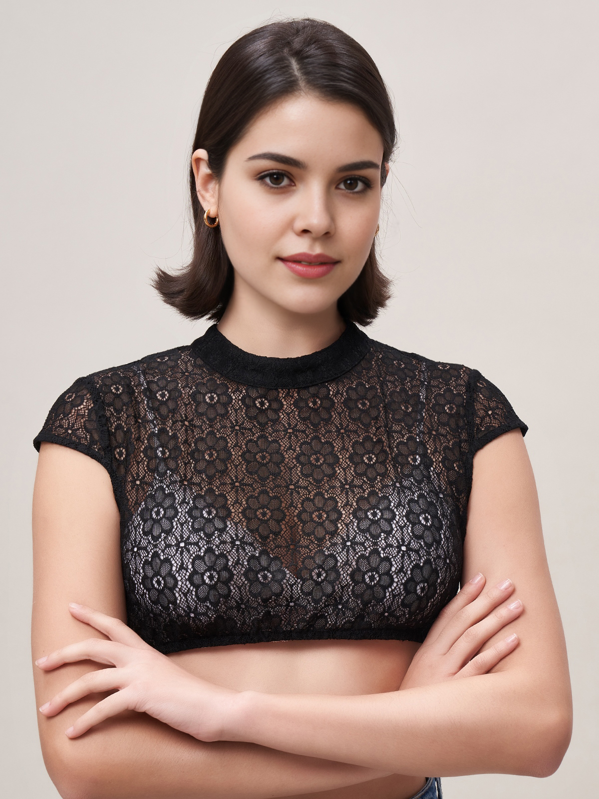 Elegantes schwarzes Dirndl mit Spitzenbluse