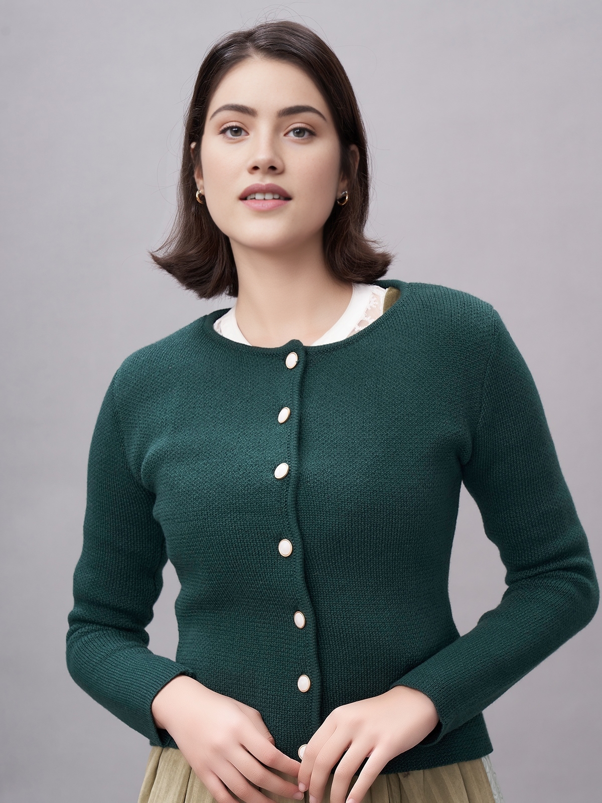 Schwarzes Dirndl mit modernem Schnitt
