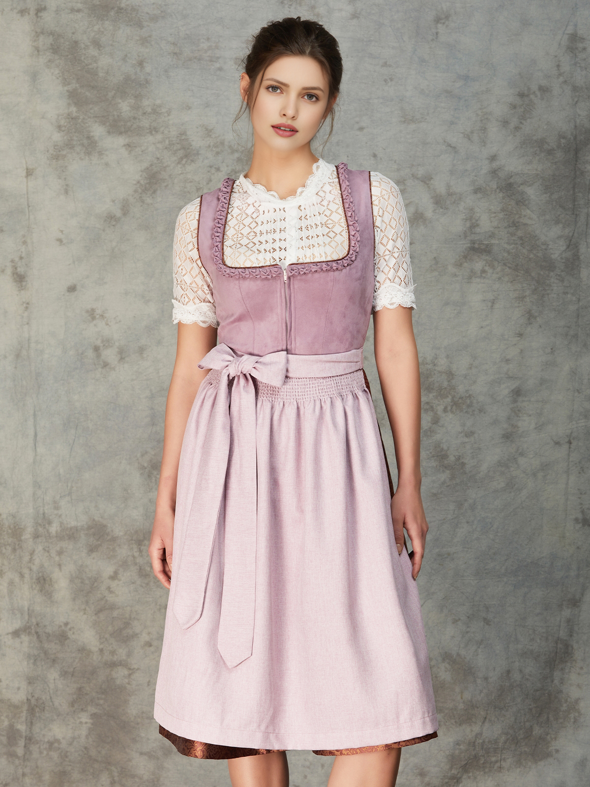 Dirndl Gelb in strahlender Eleganz