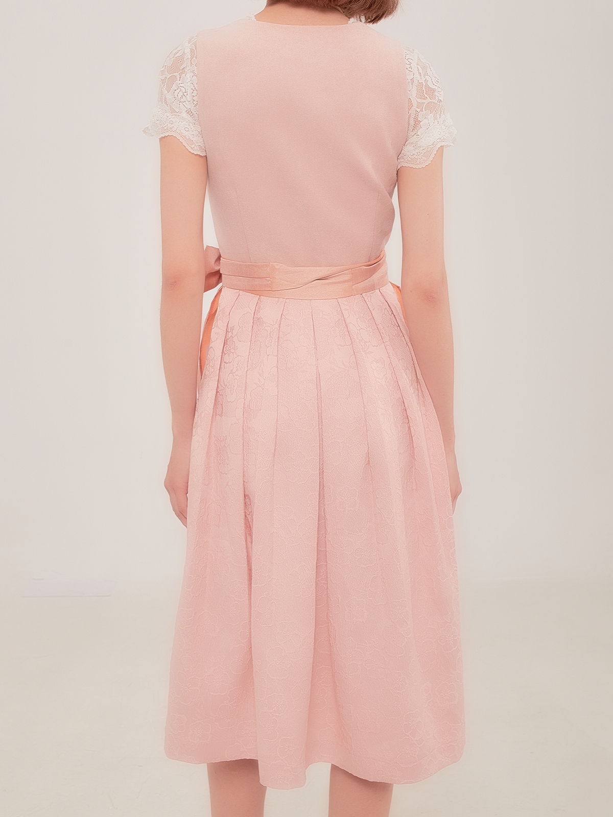 Elegantes samtenes Dirndl in Blau mit rosa Schürze