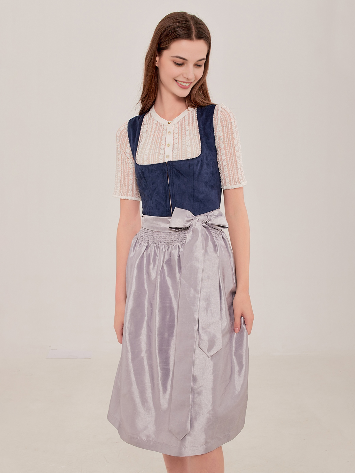 Modernes Dirndl in Blau