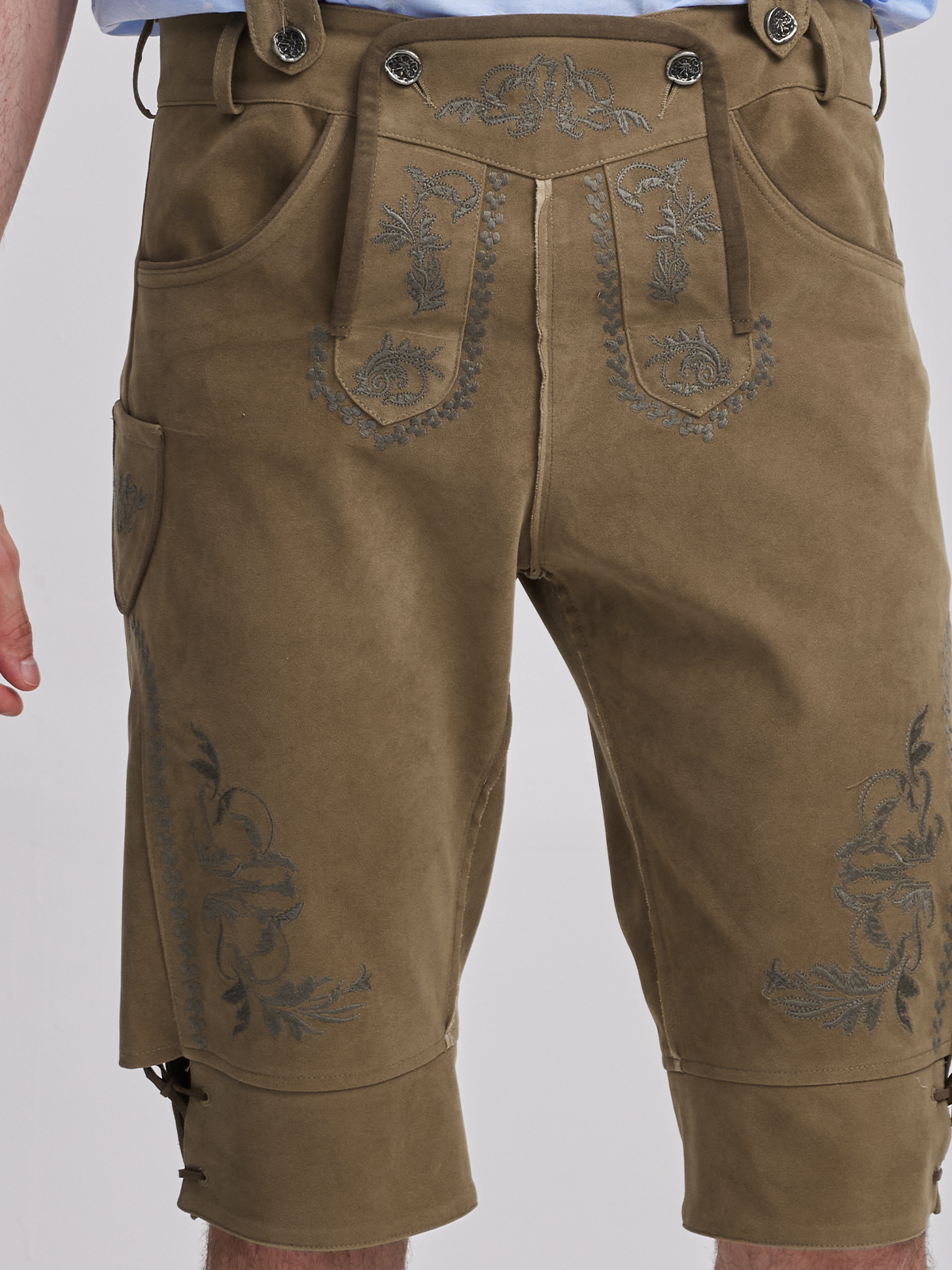 Ein modernes Dirndl in Mint Grün, perfekt für Festivals und Hochzeiten