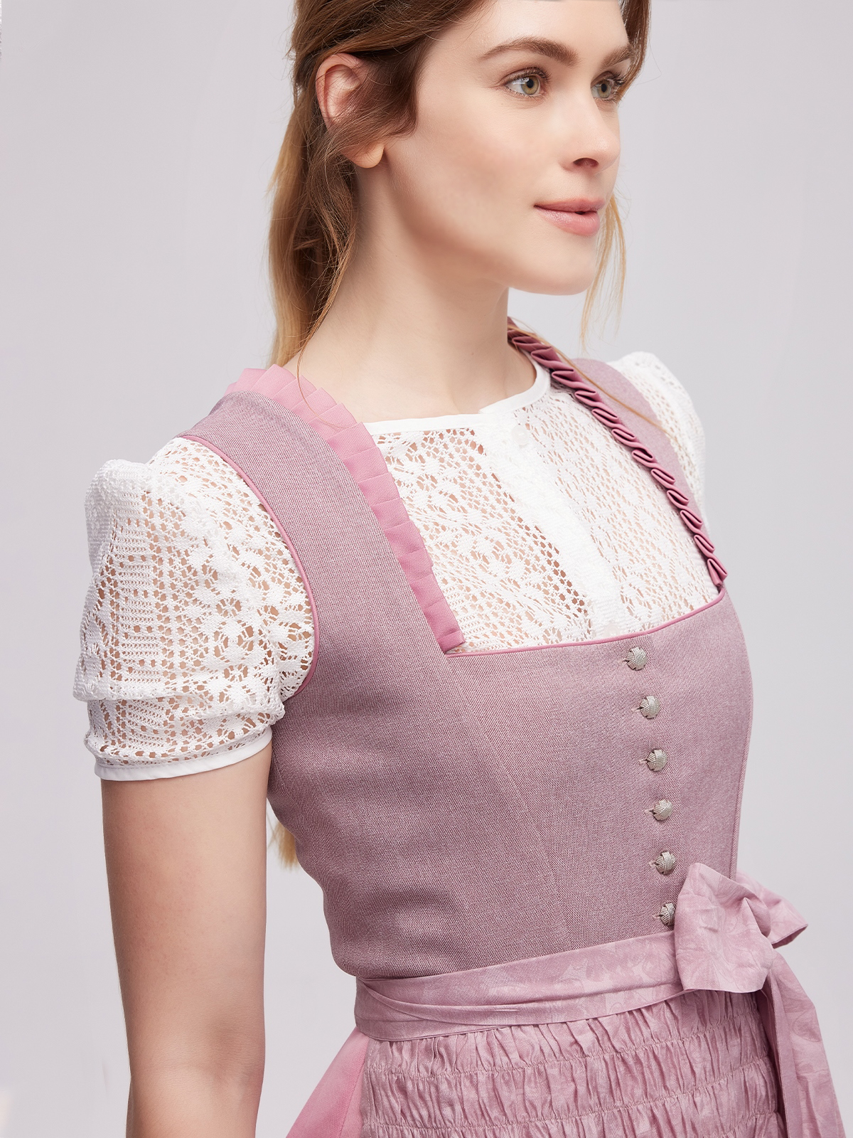 Modernes Dirndl in Lila