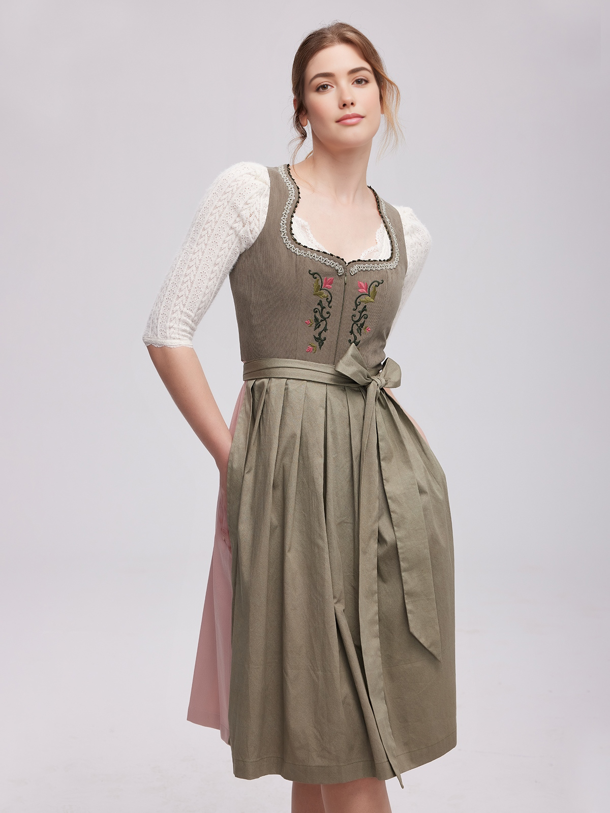 Modernes Dirndl in Grün
