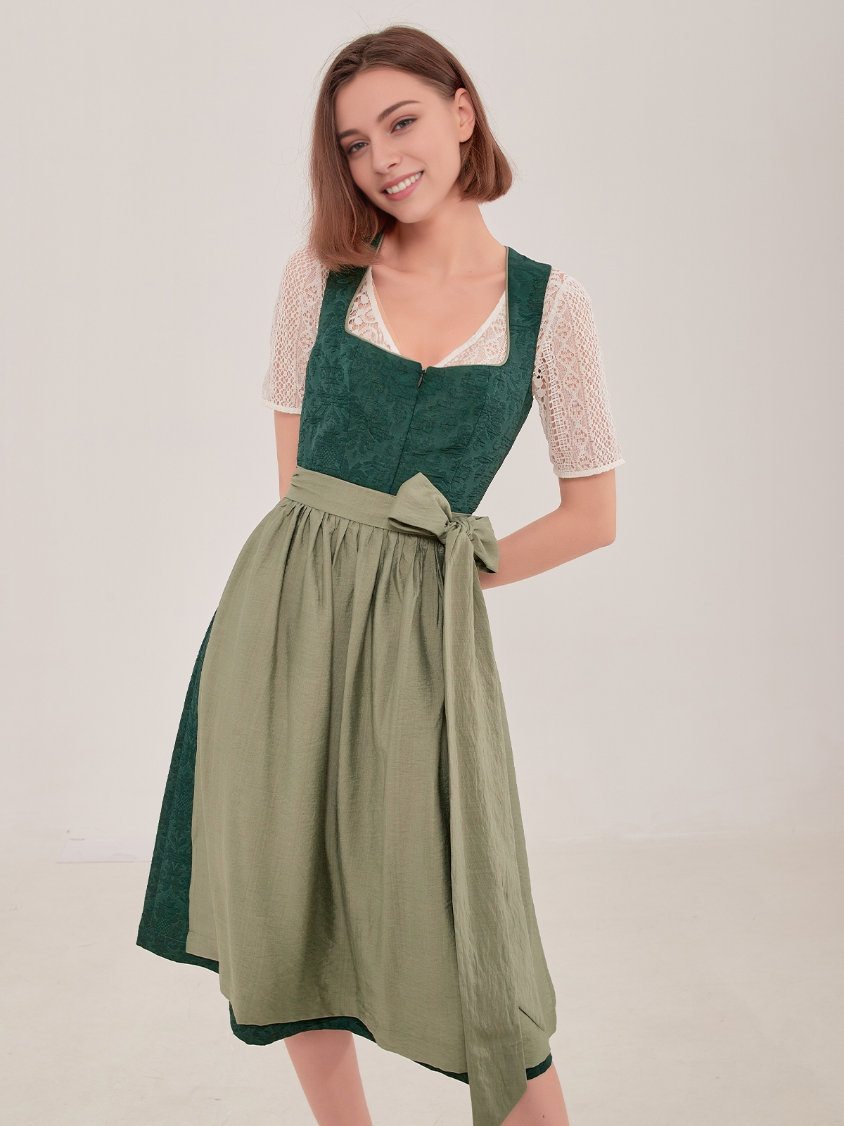 Dirndl Damen Grün – Eleganz in Naturtönen