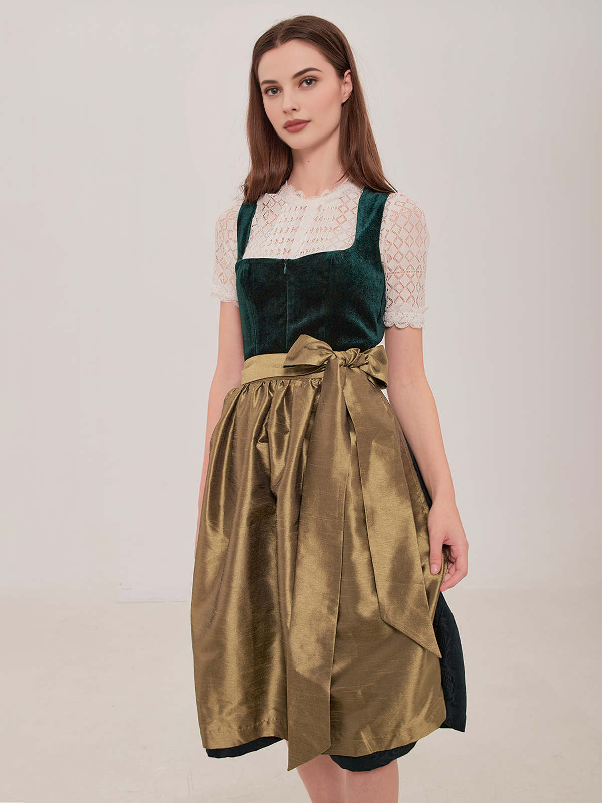 Dirndl in Grün – eine Alternative für Naturliebhaberinnen