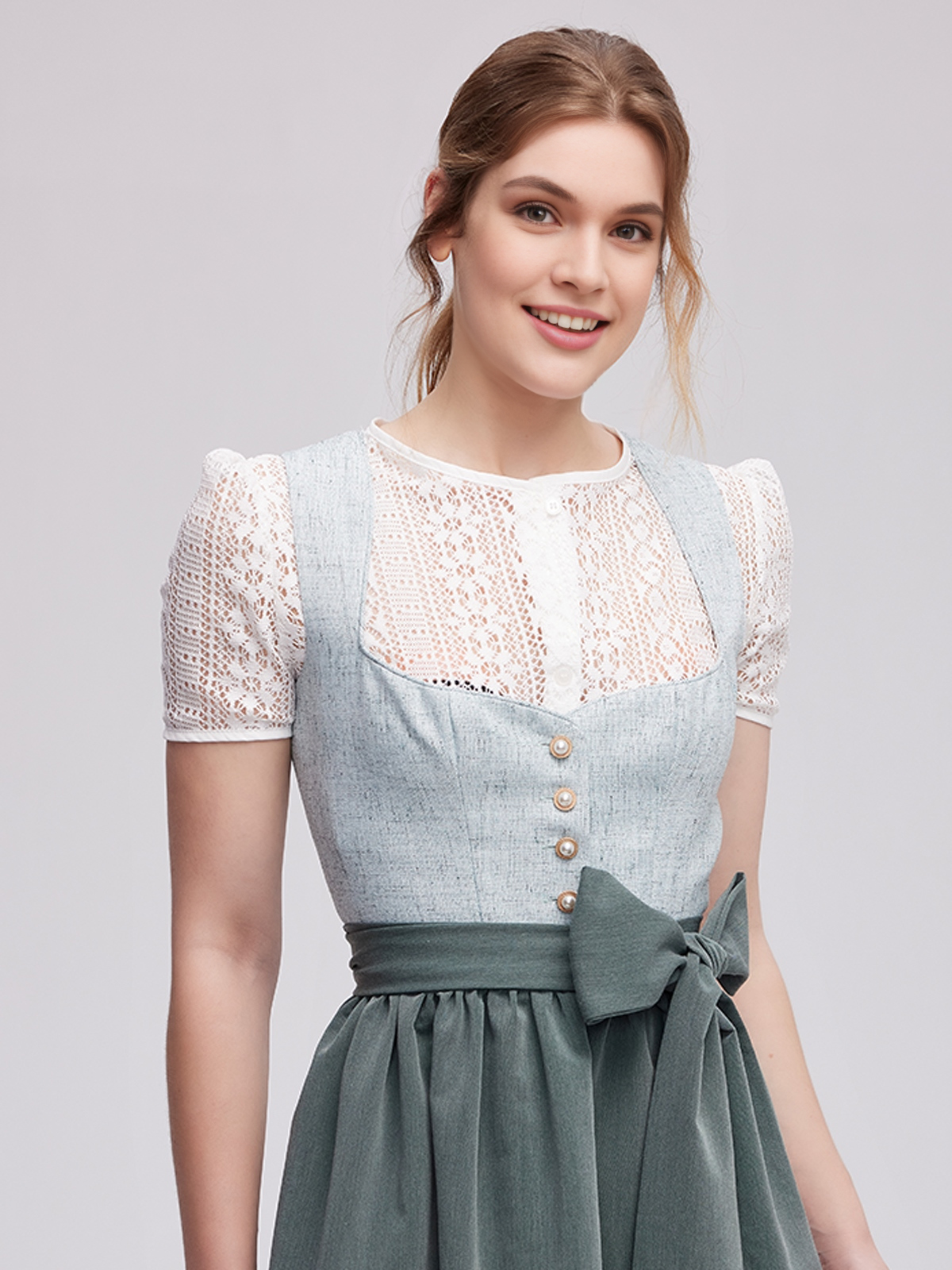 Traditionelles Dirndl in Grün