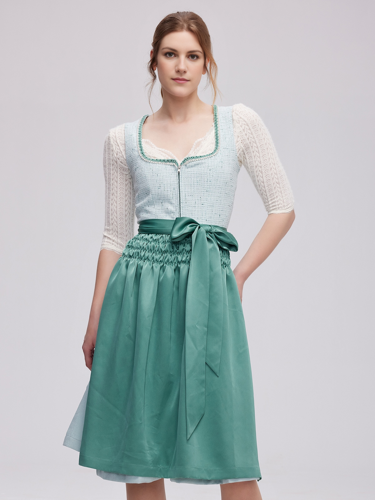 Dirndl mit Herzausschnitt in Grün