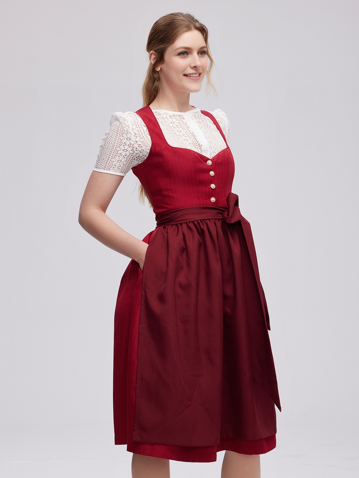 Modernes Dirndl in Rot