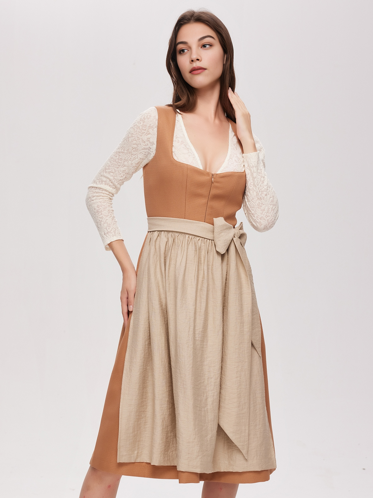 Modernes Dirndl in Orange