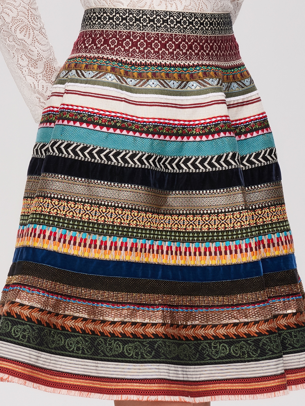 Modernes Dirndl in Braun mit schlanker Silhouette