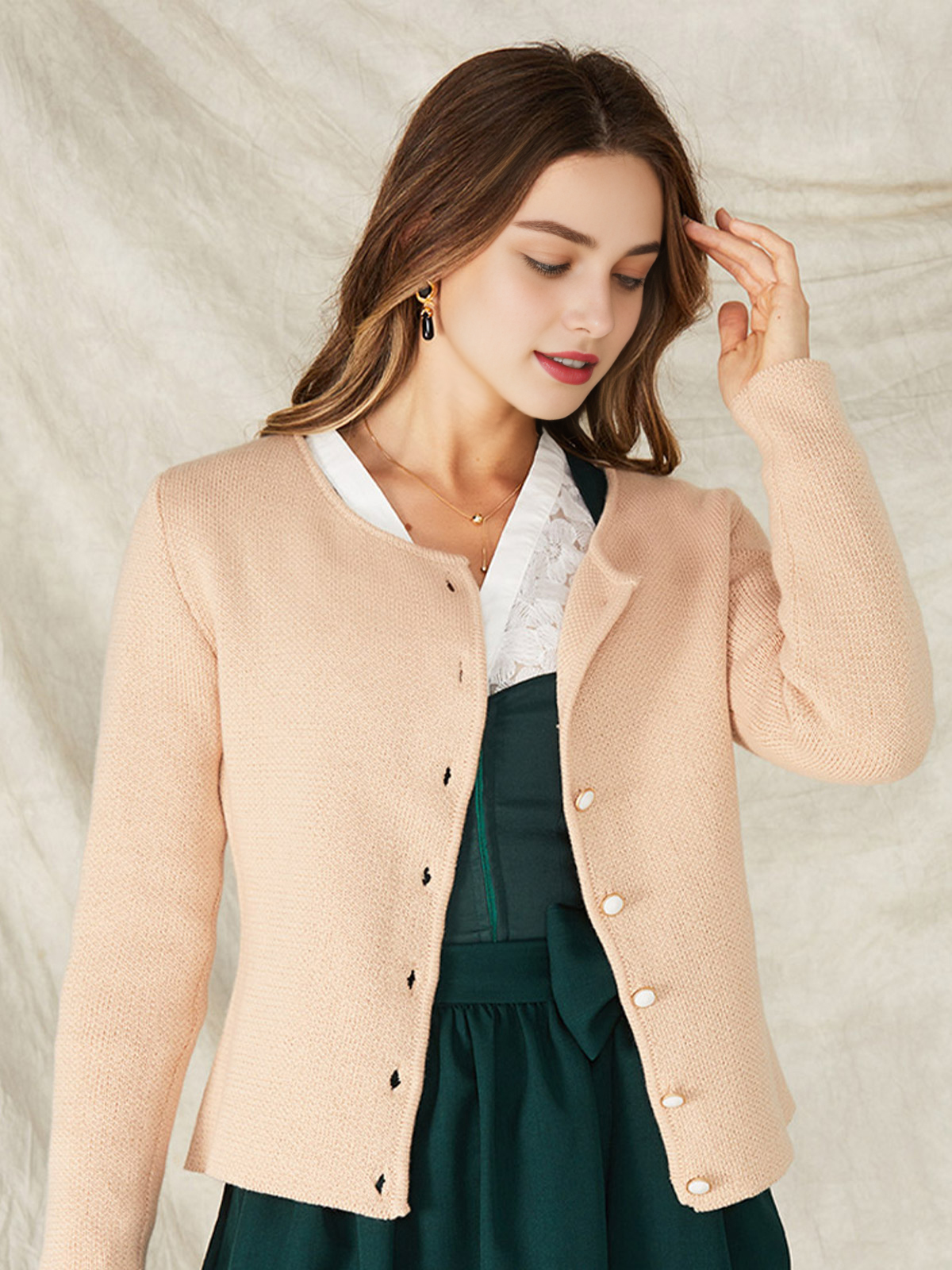 Dirndl in Braun mit modernem Schnitt