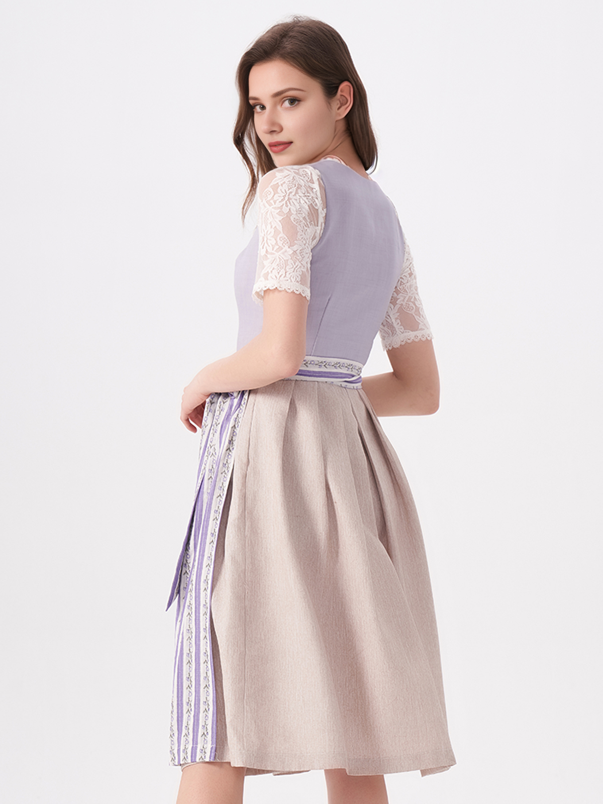Dirndl in Lila – feminin und stilvoll