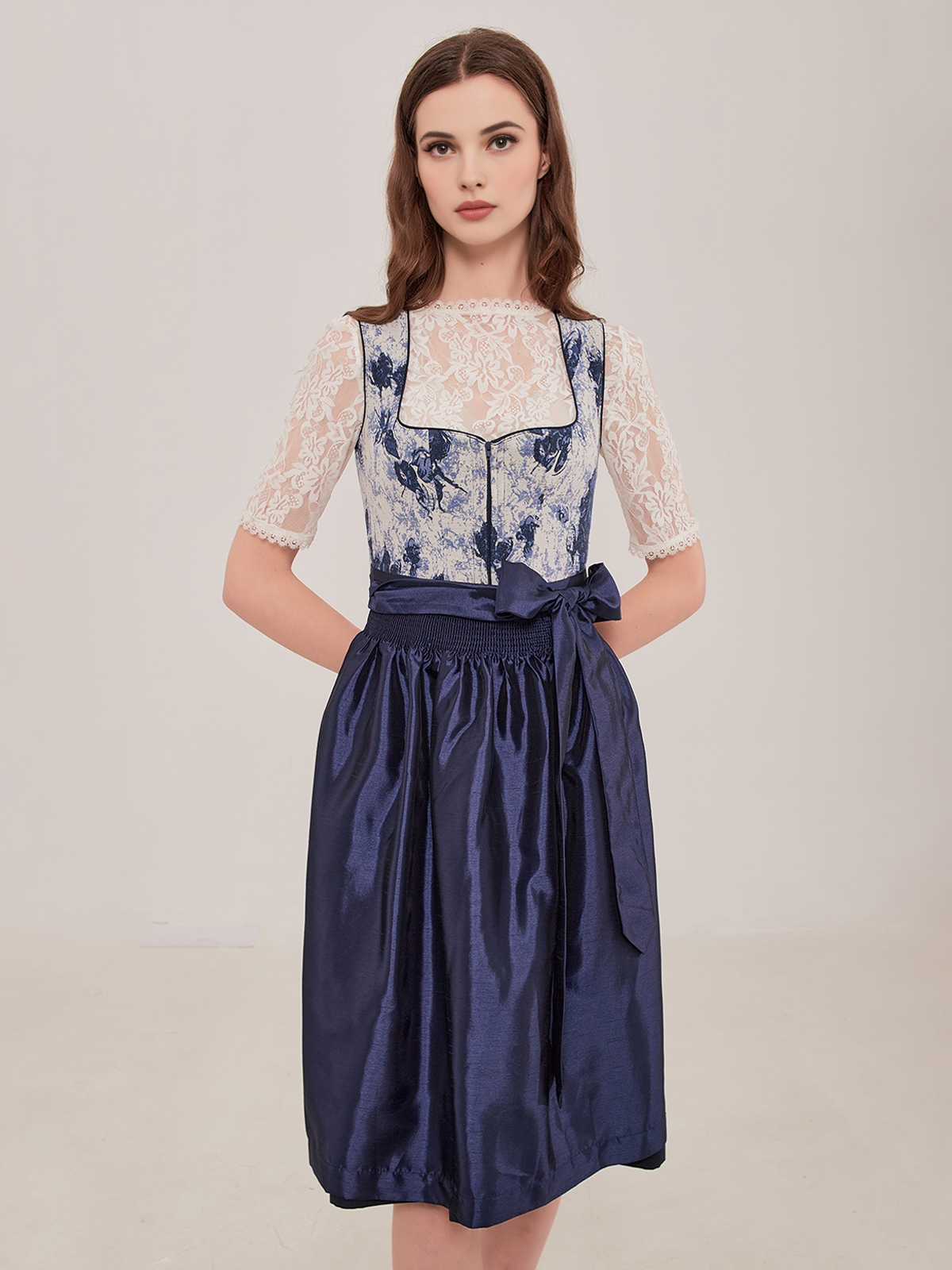 Modernes Dirndl in Blau