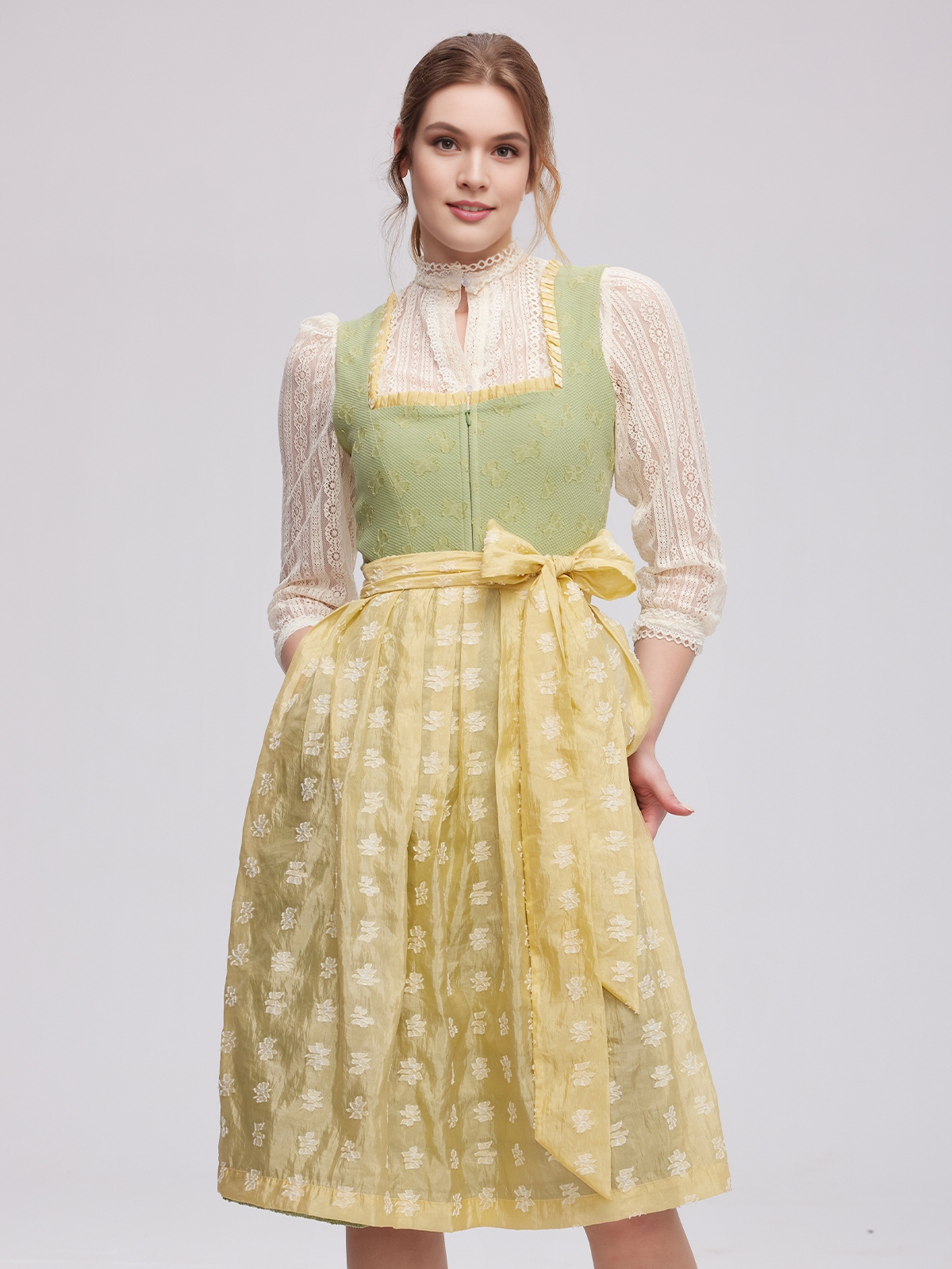 Traditionelles grünes Dirndl von Ehreer