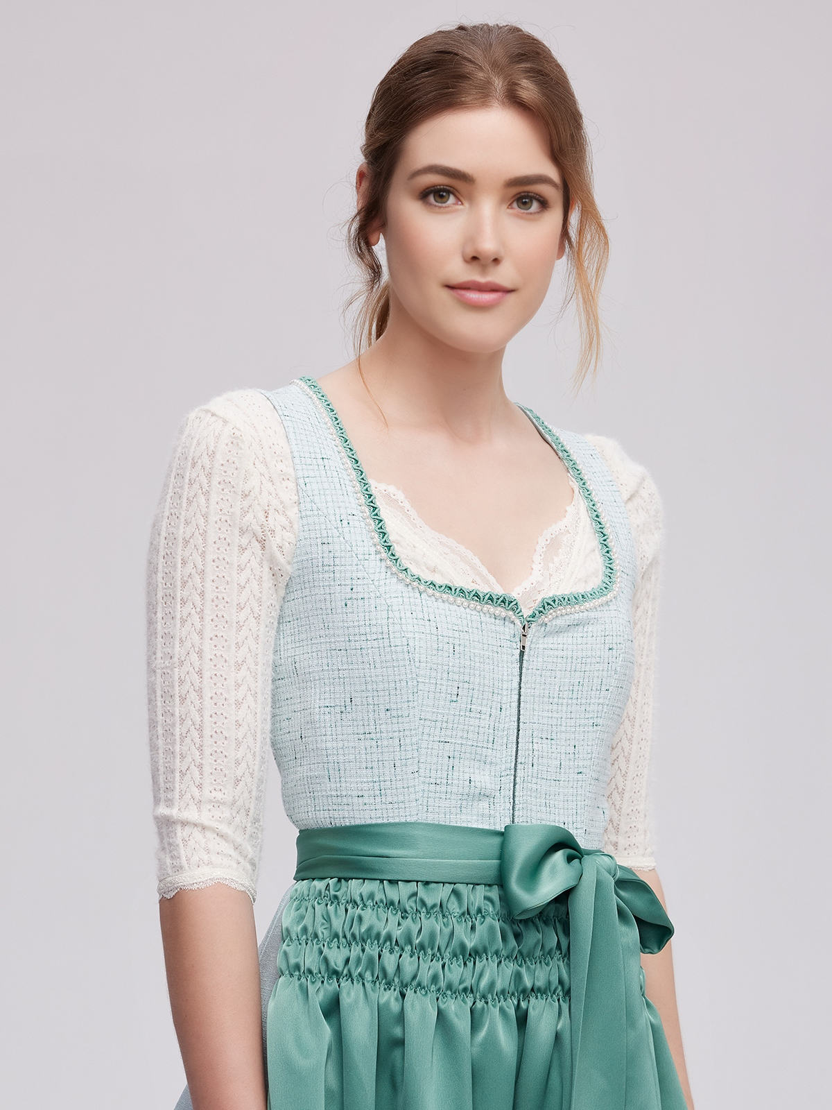Traditionelles Dirndl in Grün