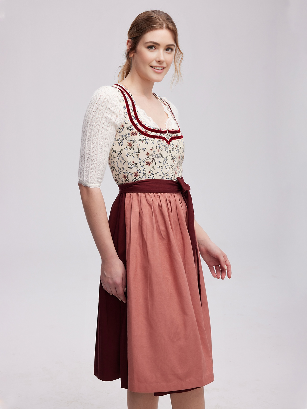 Dirndl in Rot – feminin und festlich