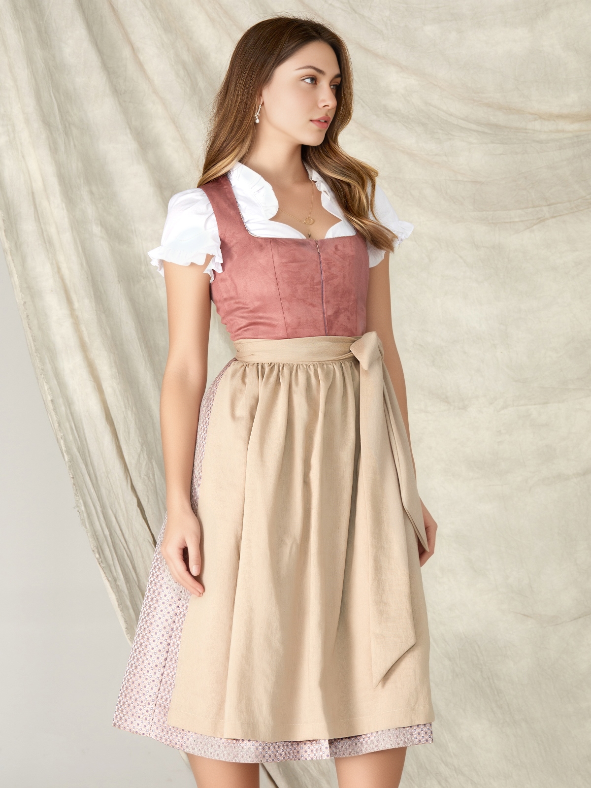 Dirndl in Rosa – Inspirationsquelle für lila-grüne Designs