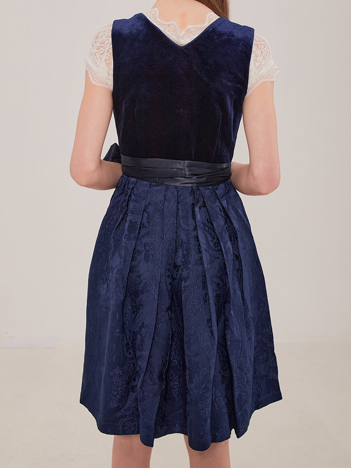 Dirndl in Blau – eleganter Look für jeden Anlass