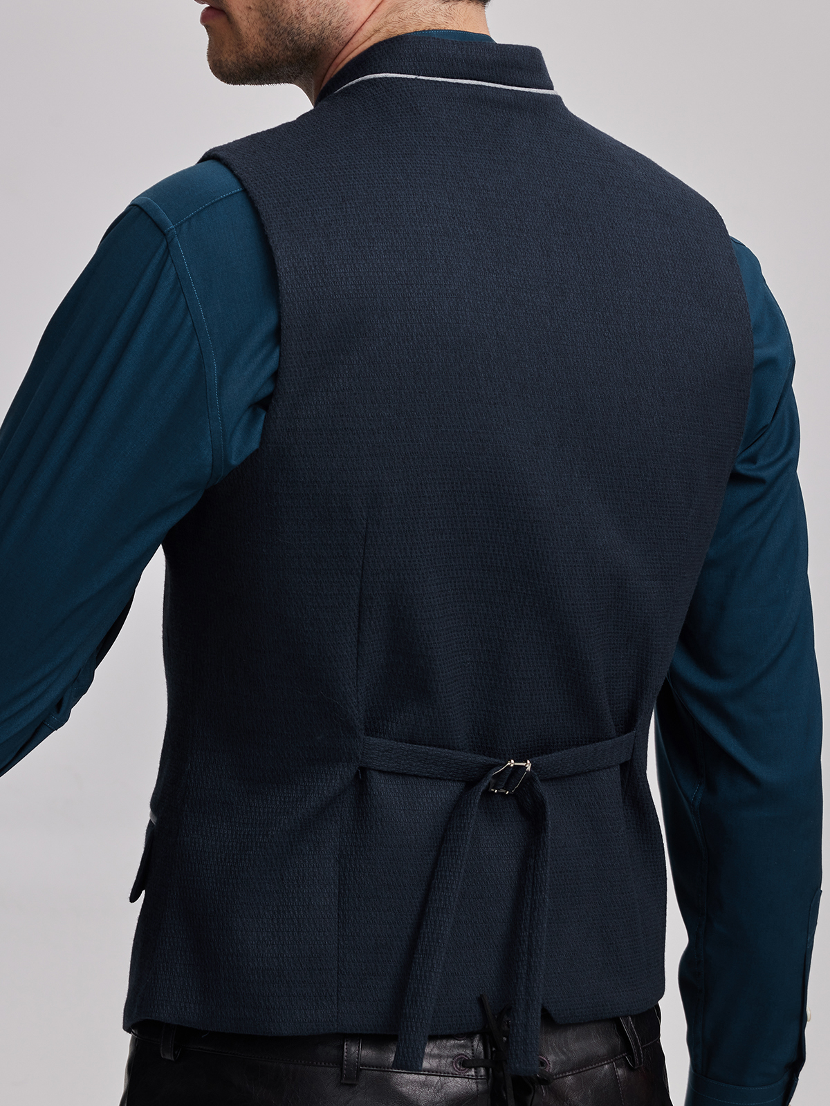 Olivgrünes Dirndl mit blauer Weste