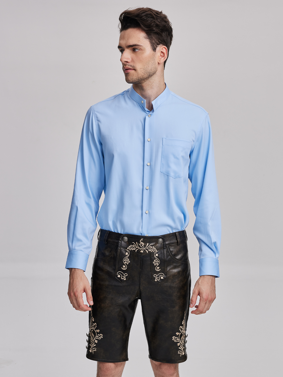 Dirndlbluse dunkelrot mit blauem Dirndl
