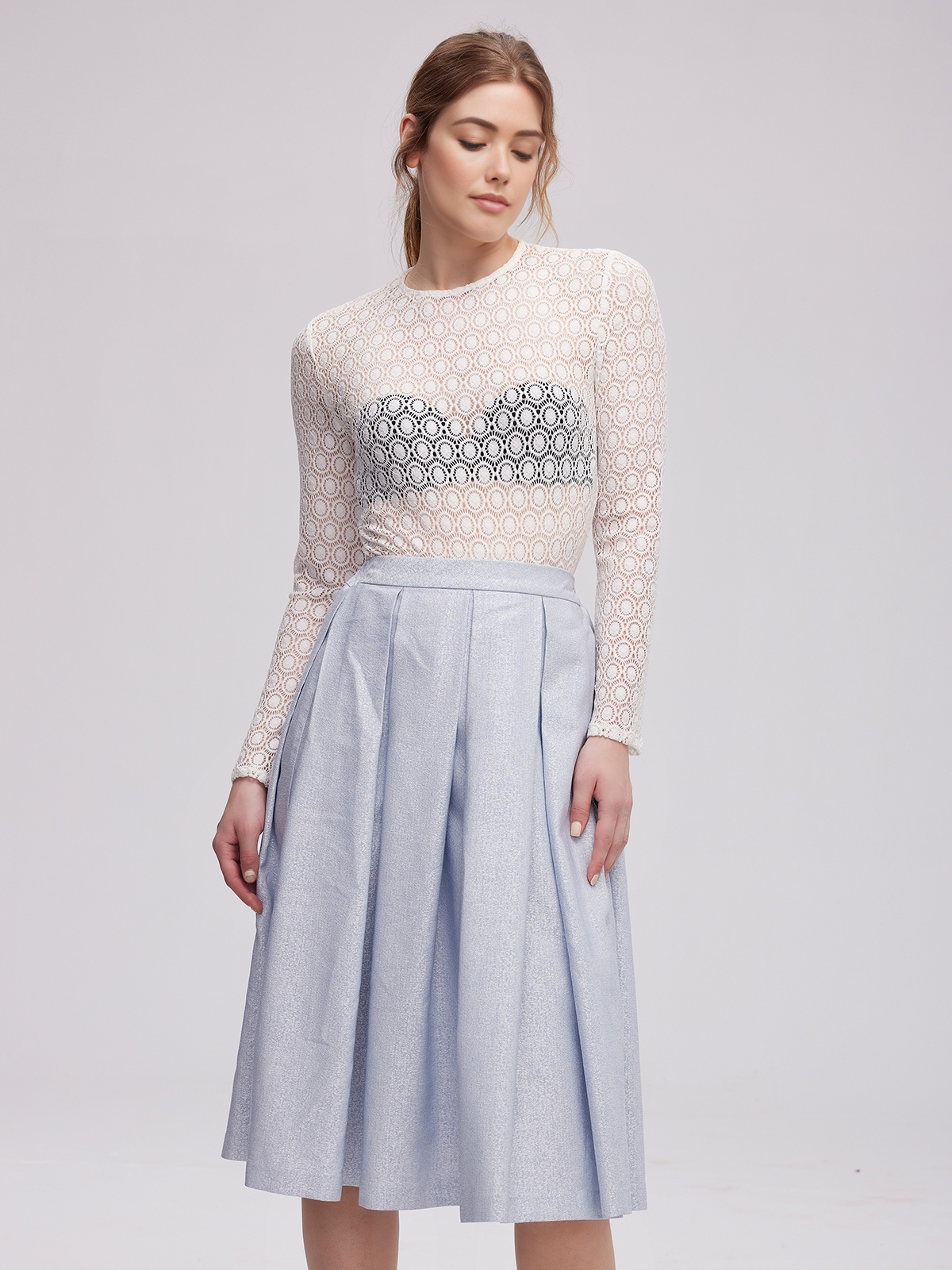 Modernes Dirndl mit Hakenverschluss
