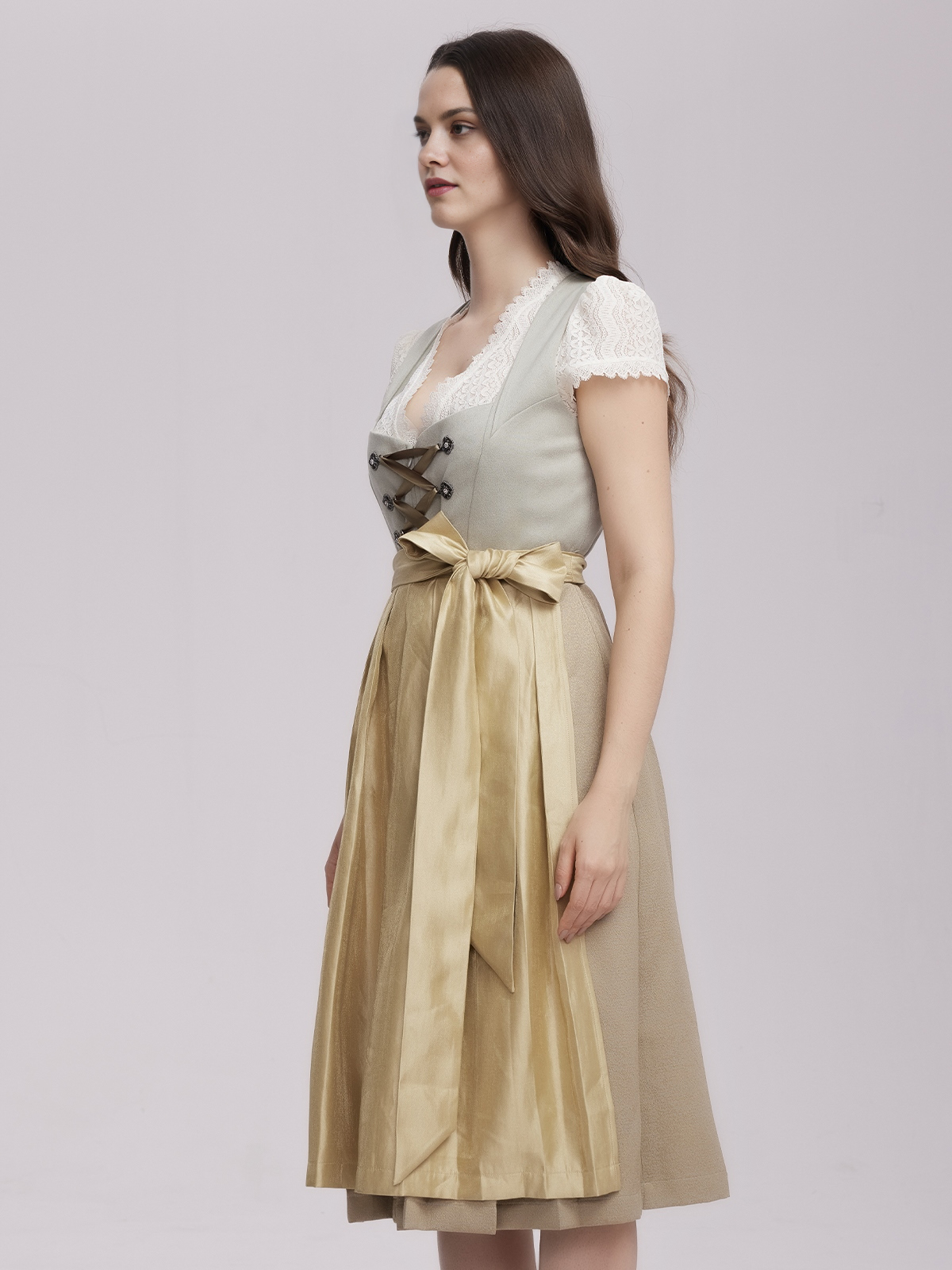 Modernes Dirndl in Grün