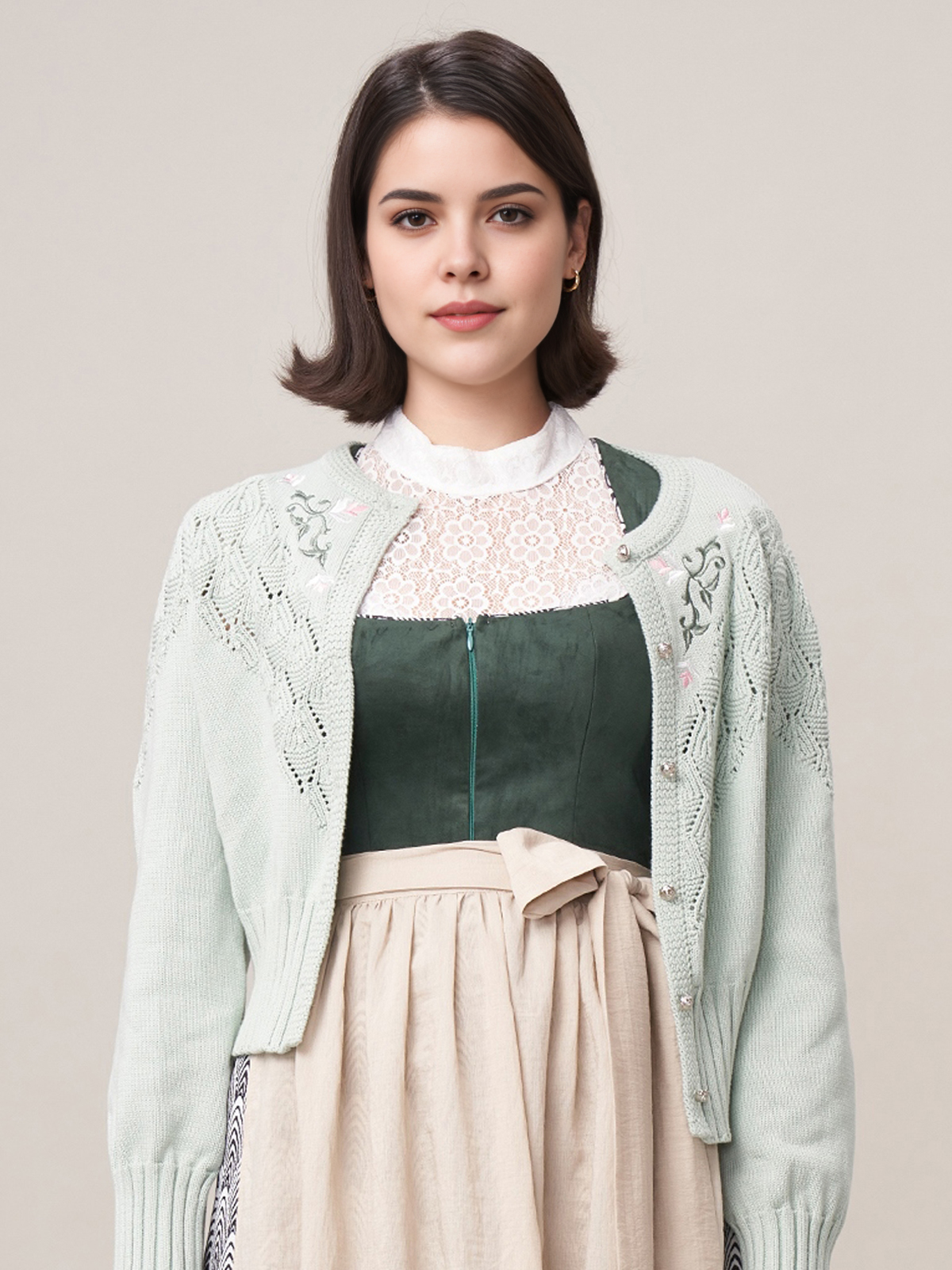 Dirndl mit grünem Mieder und floralem Rock