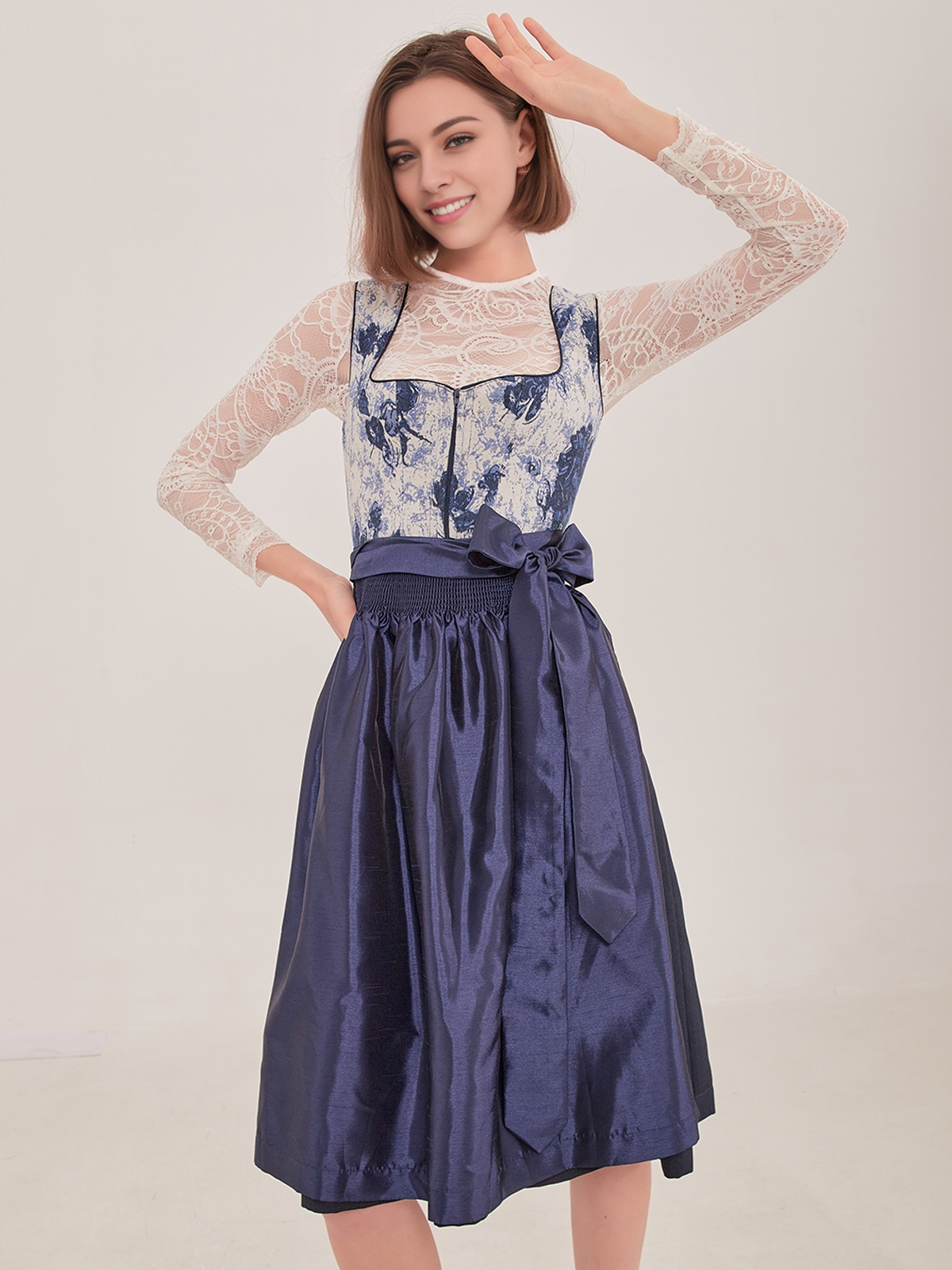 Dirndl Weiß mit blauer Schürze