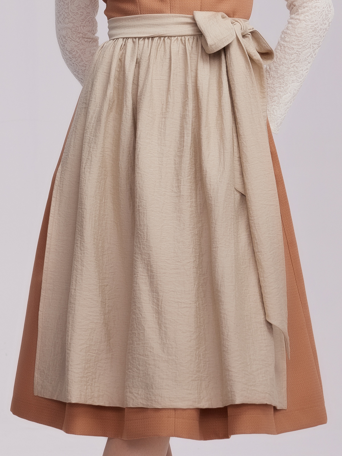 Stilvolles Dirndl in Orange