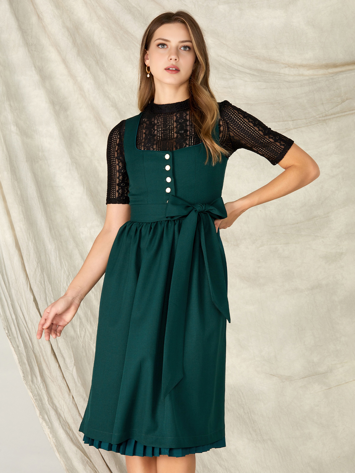 Modernes Dirndl in Grün