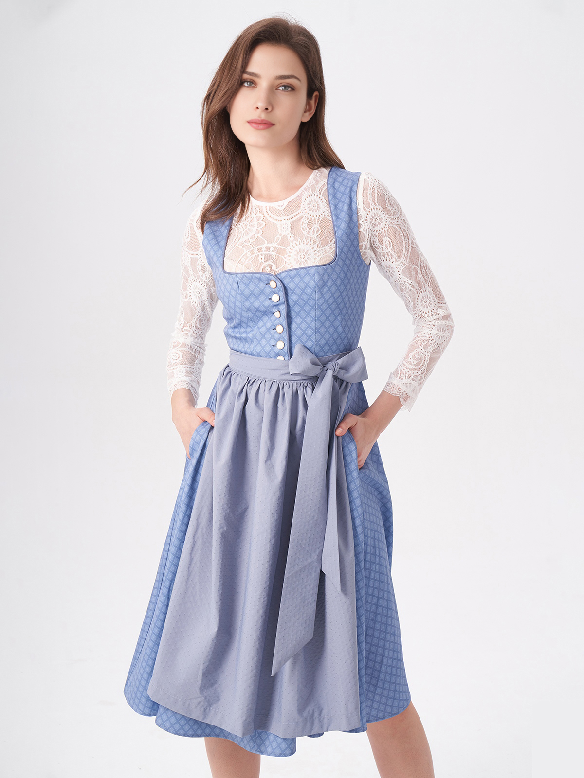 Dirndl mit blauer Bluse