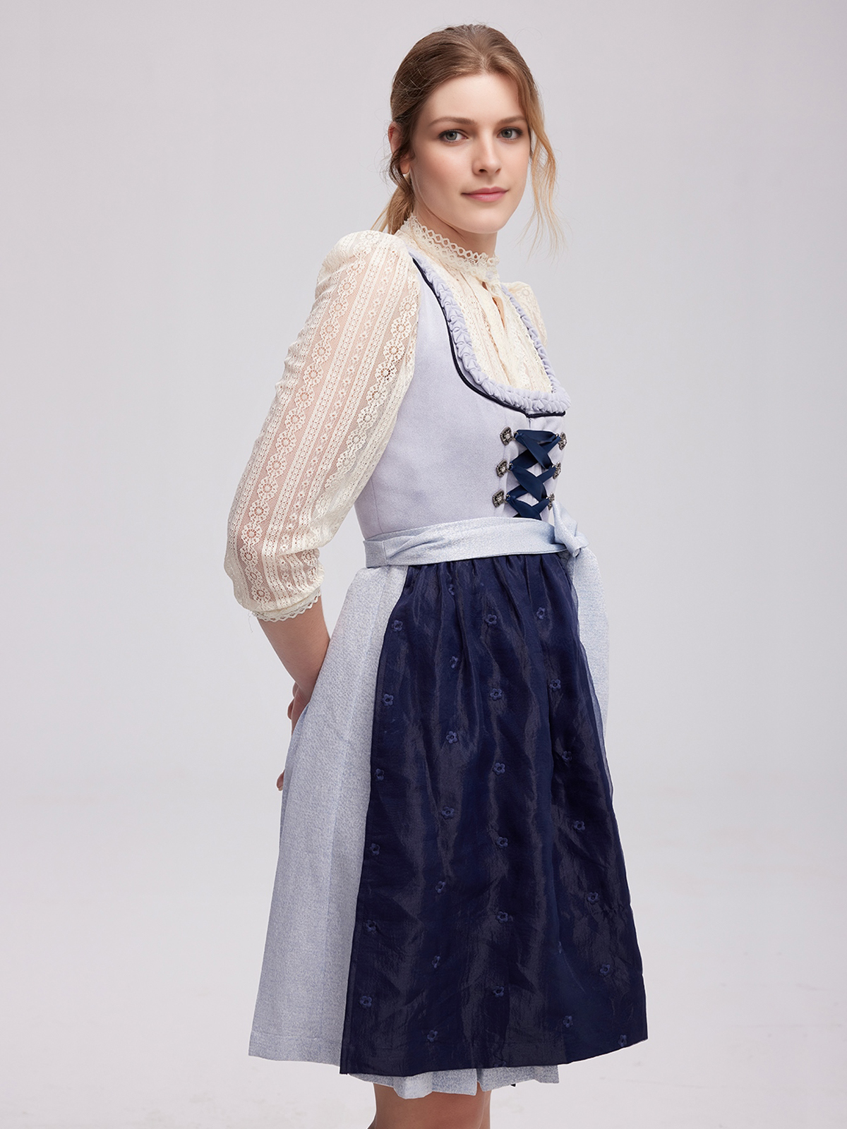 Dirndl in Blau