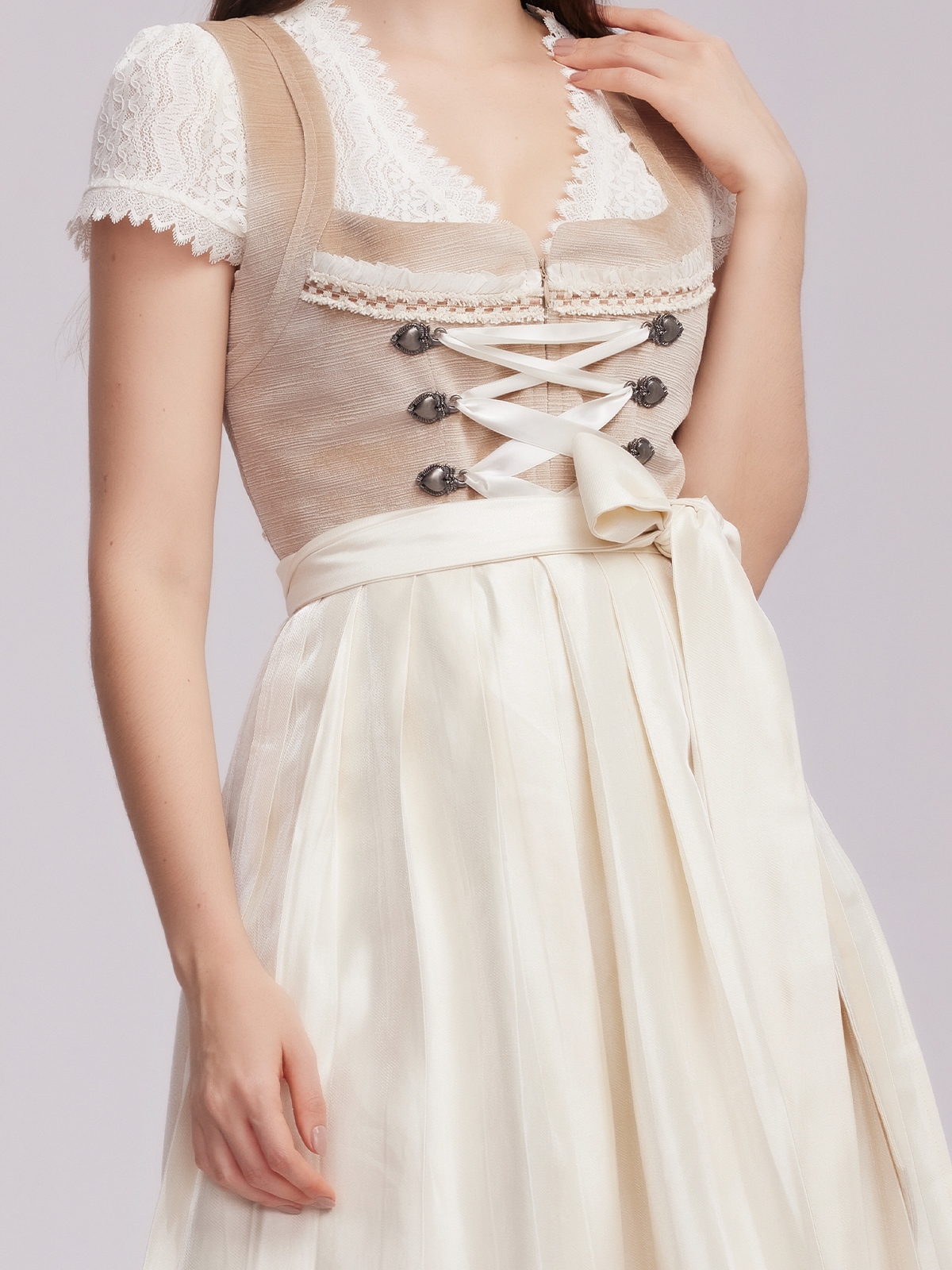 Dirndl Damen Grün in verschiedenen Nuancen