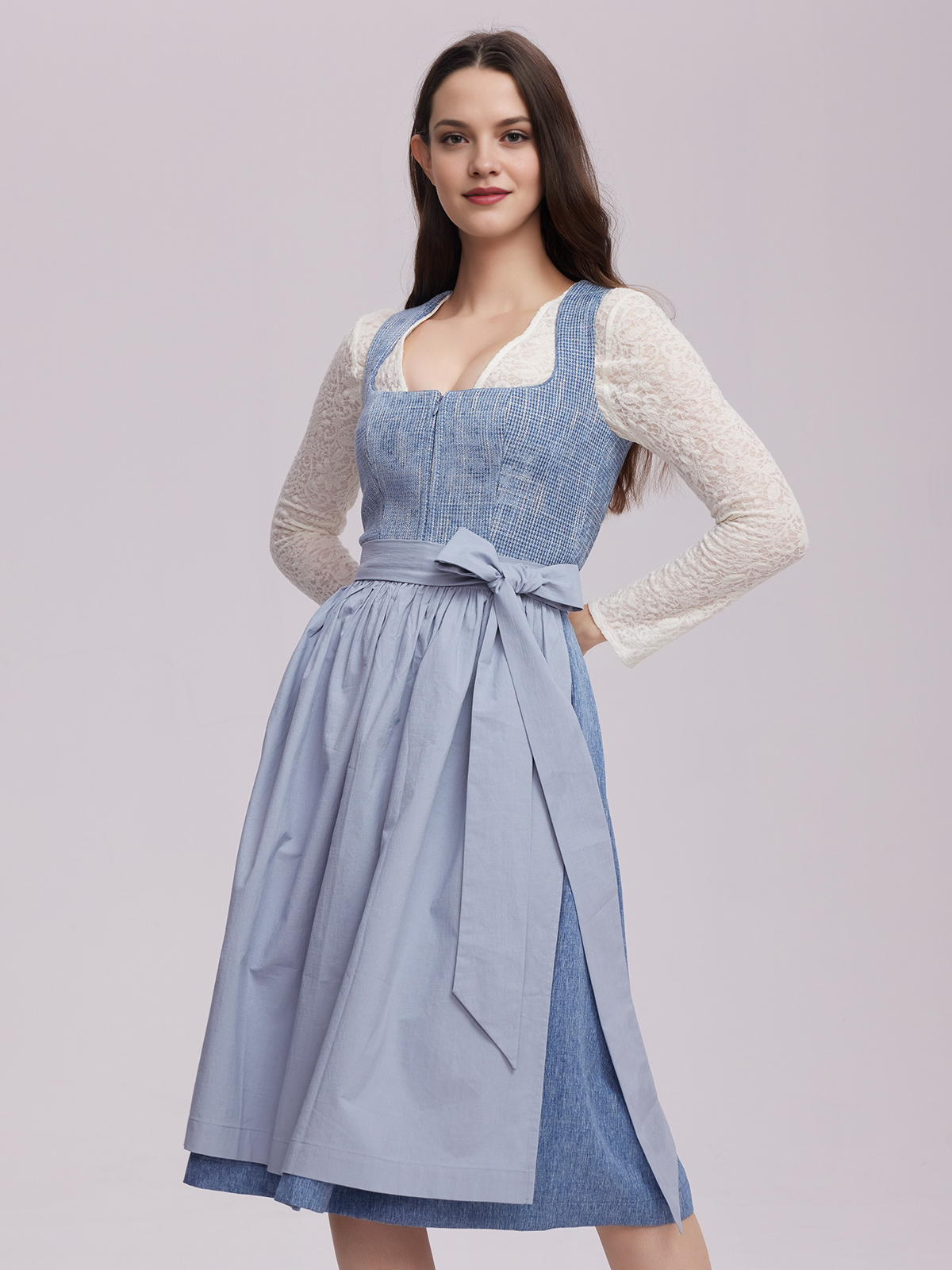 Modernes Dirndl Babyblau mit eleganter Passform