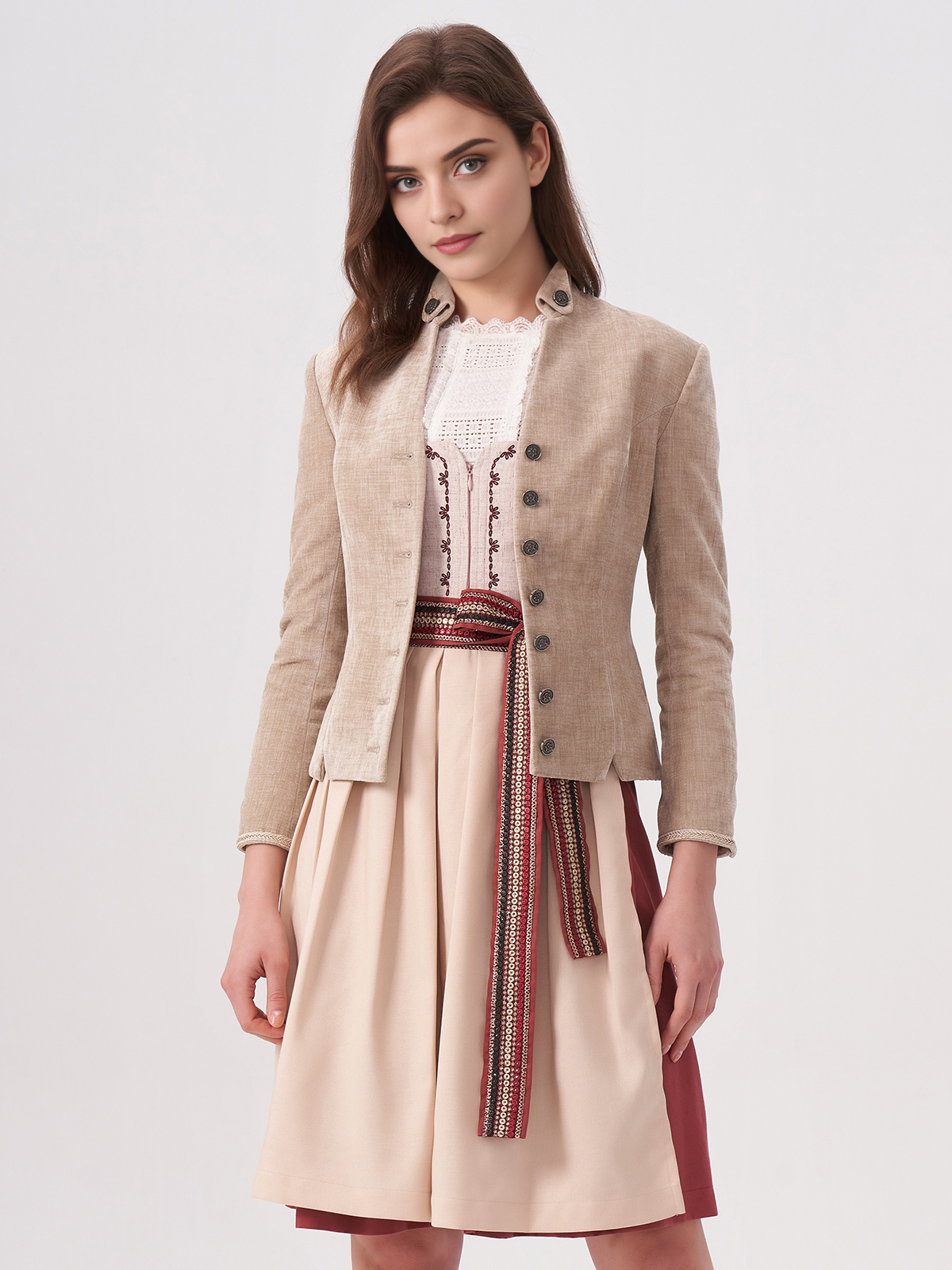 Dirndl in Beige – Elegant und vielseitig
