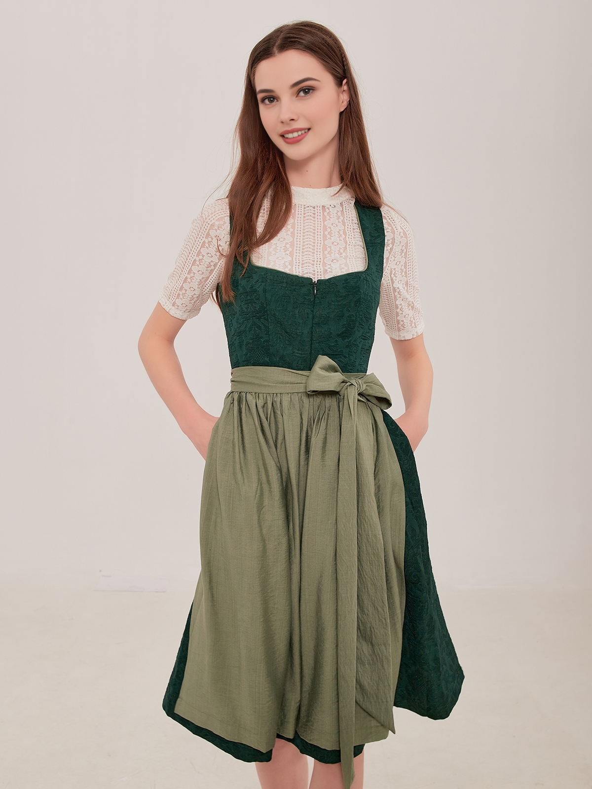 Dirndl Grün Samt – Elegant und zeitlos