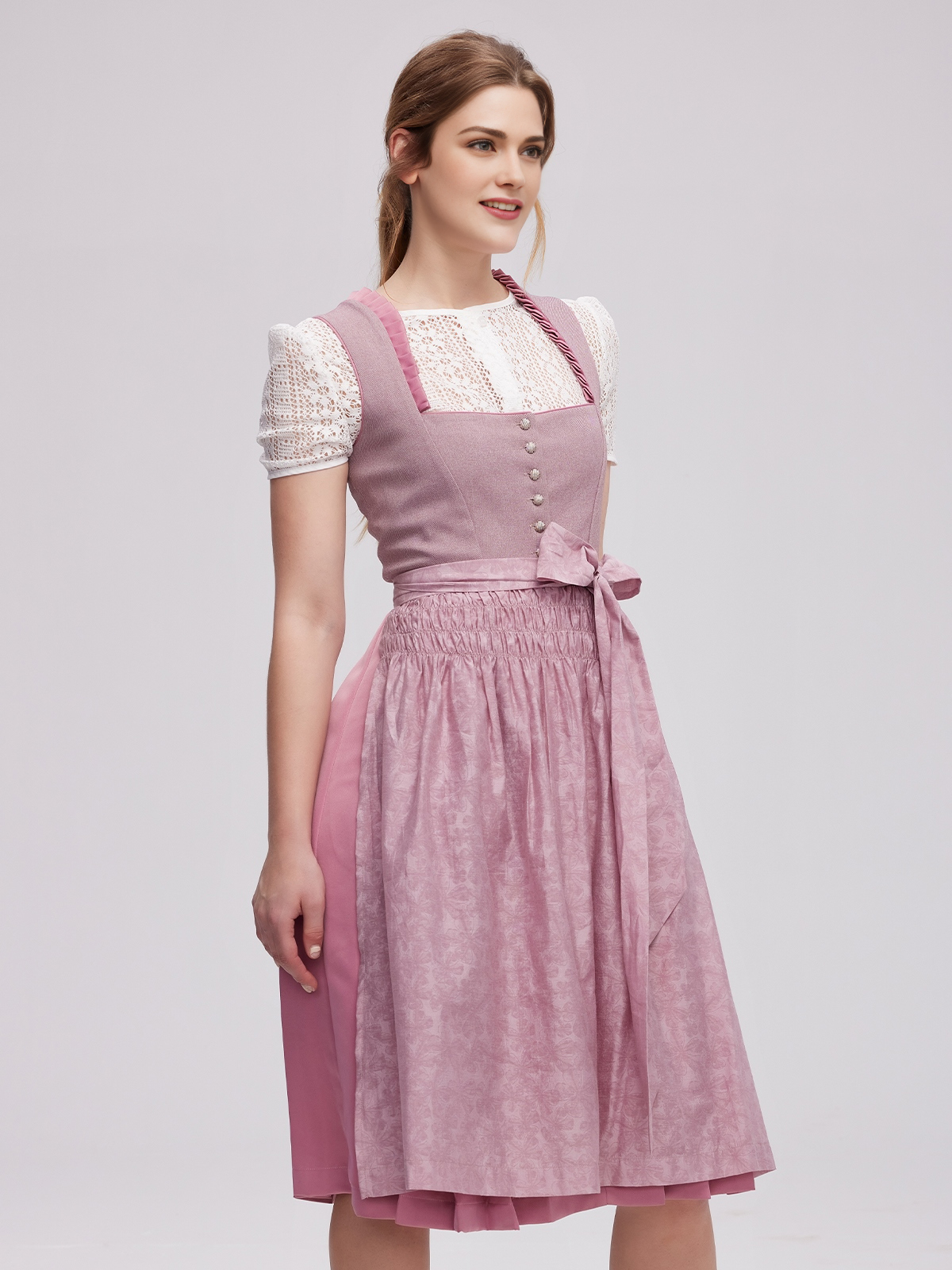 Dirndl mit herzförmigem Ausschnitt