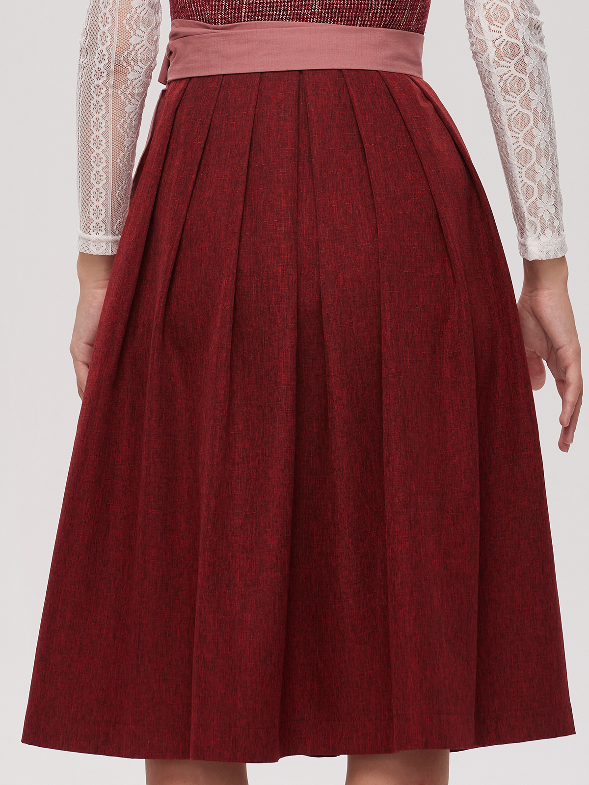 Traditionelles rotes Gössl Dirndl aus der neuen Kollektion