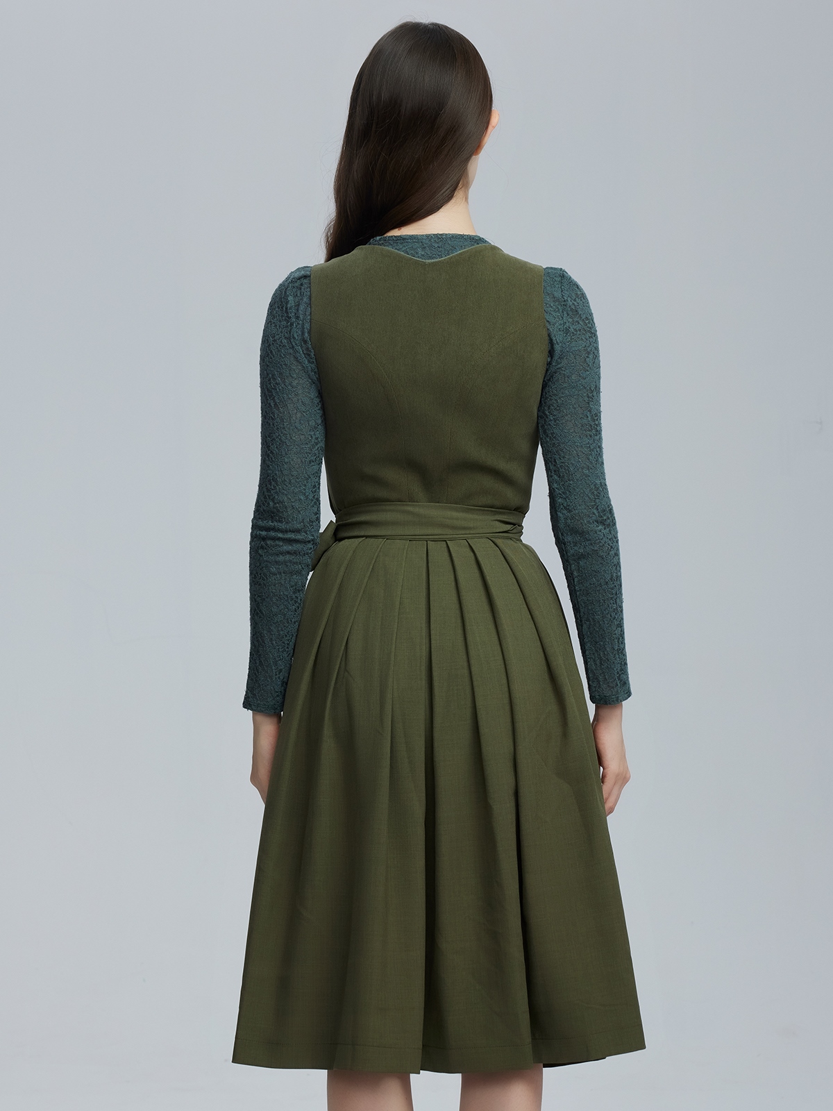 Modernes Dirndl in Grün