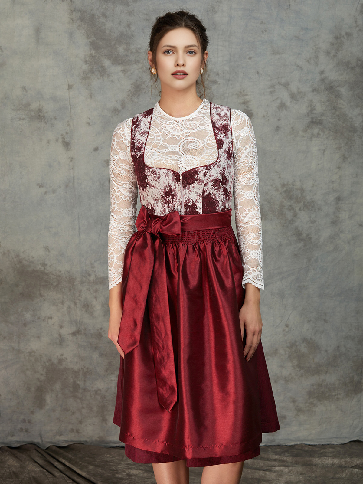 Dirndl in Rot – zeitlose Eleganz für festliche Anlässe