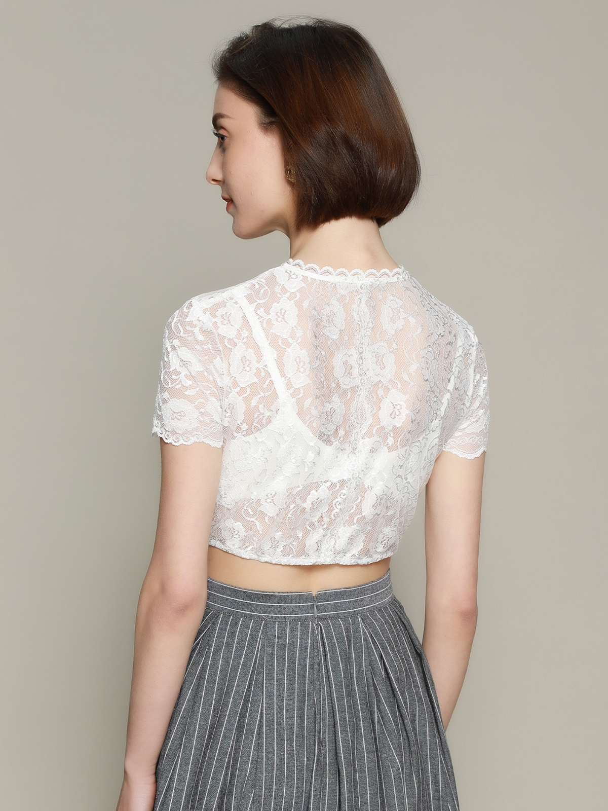 Dirndl mit Knopfleiste in Weiß