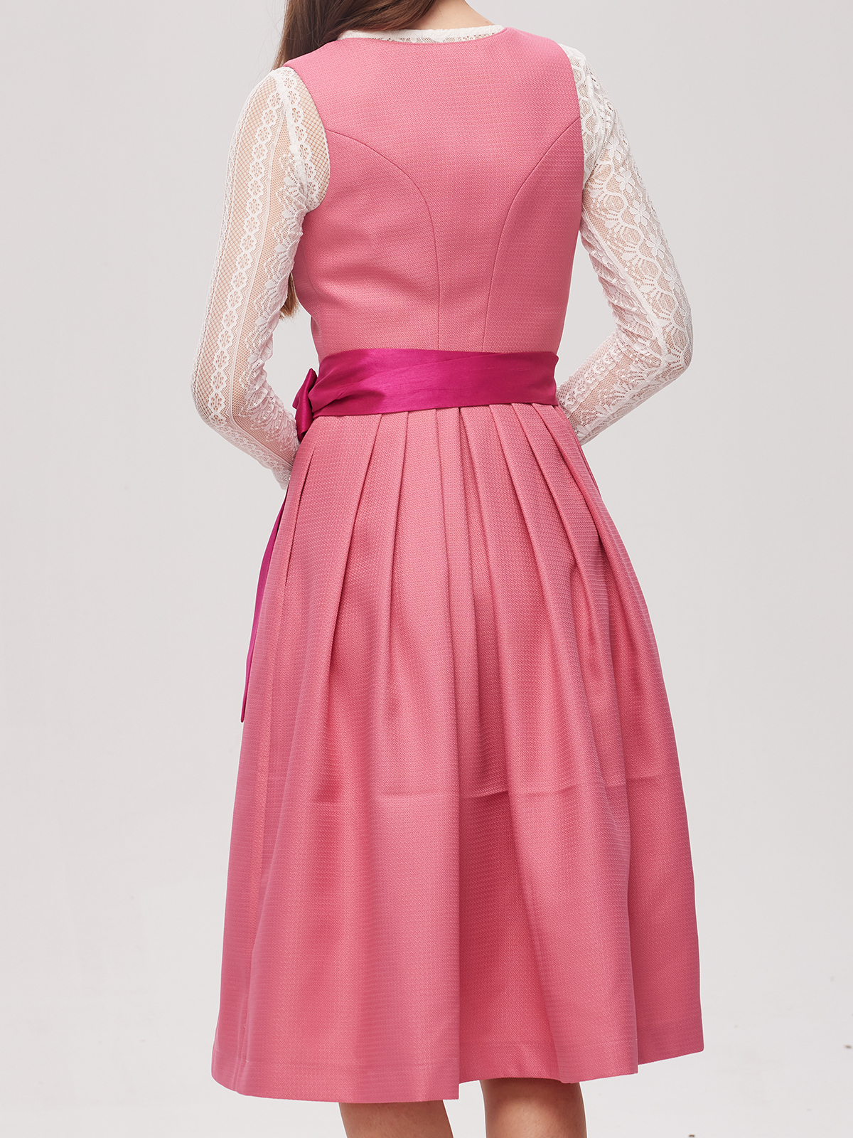 Hochgeschlossenes grünes Dirndl mit pinken Akzenten